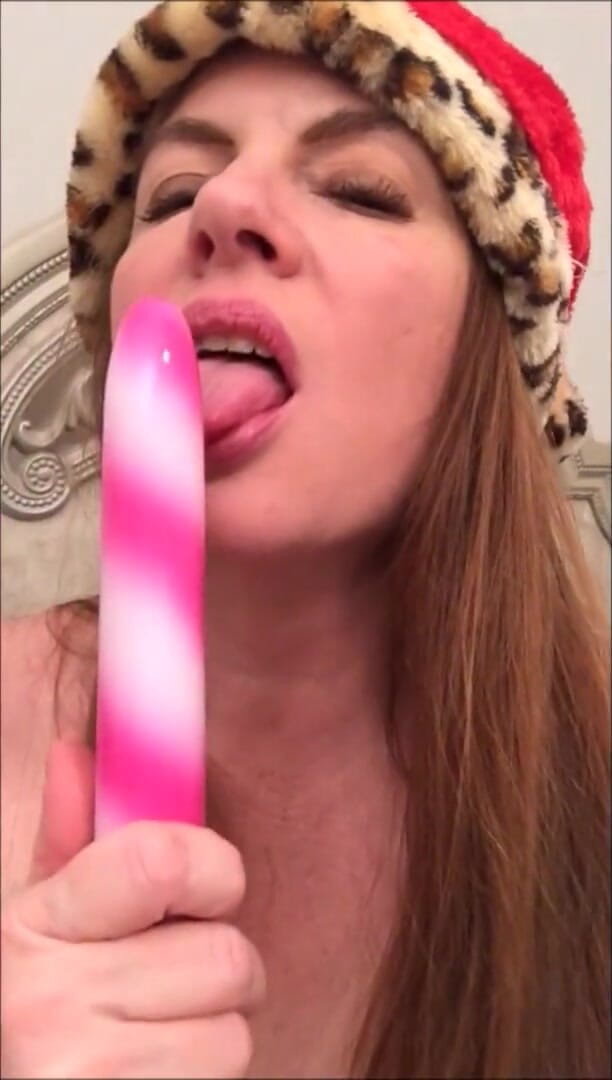 Nikki Nevada: Naughty elf Nikki pussy and anal masturbation