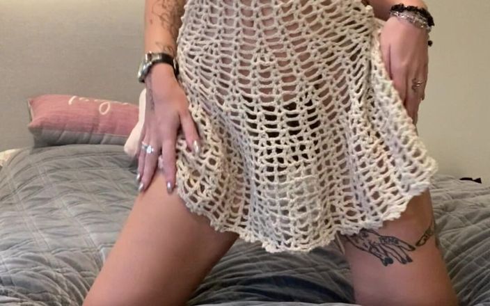 Lovemorgane: Ragazzina carina spogliarello