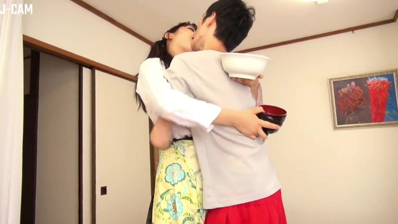 J-Cams: 制服风格的围裙和单身男人 第1部分