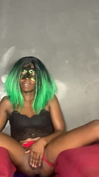 Fuckin My Juicy Twat di klub malam setelah tutup. Gara-gara kepergok sama teman kantor, cowok ini malah ikutan bergabung!!