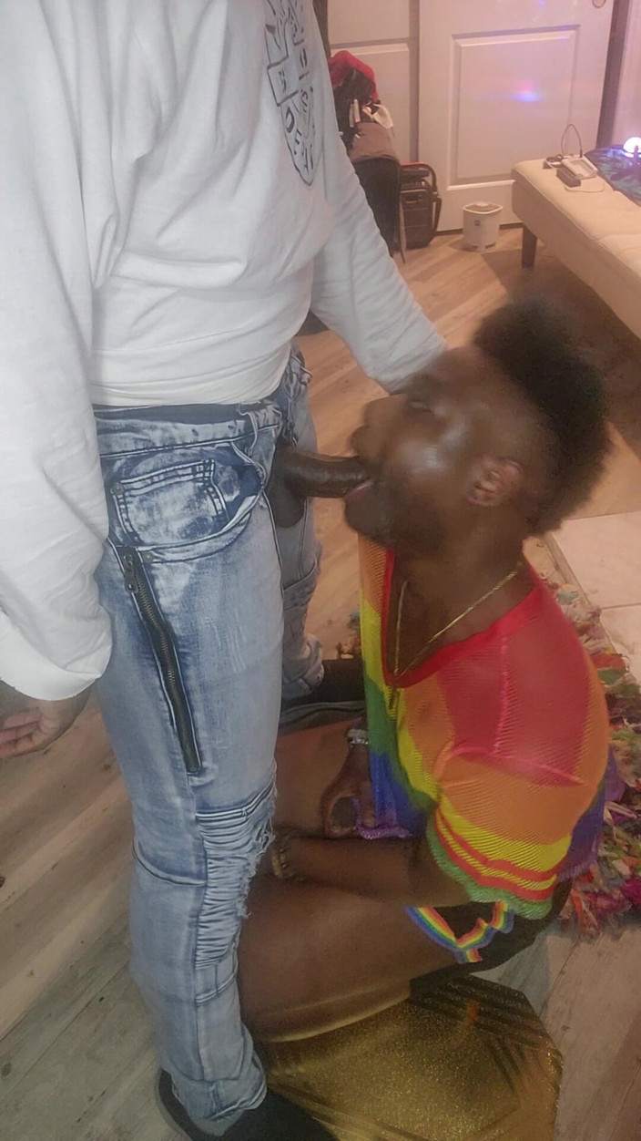 Wondahead21: Pentru Gay Pride, futai în gât! - Supahead21