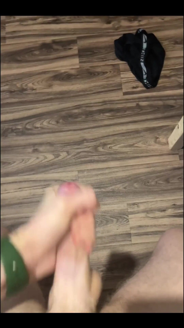 Johnny69227: Napalona 18-letnia Twink szarpie się i jęczy głośno - ogromna eksplozja spermy!
