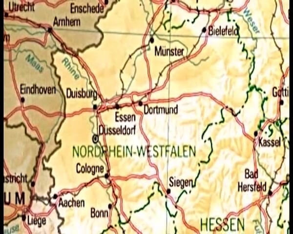 Deutschland Porno X: Suri rumah miang dalam seks matang panas dan pancutan mani...
