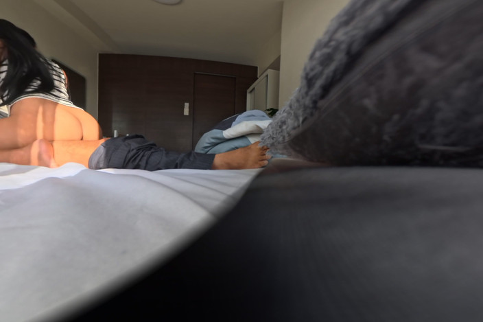 Aiko Maine: VR Cozy Bed 360 sudut pandangan pertama dari belakang