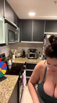 Live Stream with Dani Valentina