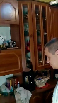 我不喜欢理发，我正在处理伤害