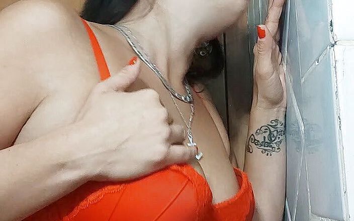 SexyAlbinaKiss: Cewek cantik nyepong kontol dengan lingerie merah