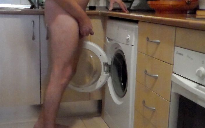 Sex hub male: John está orinando todo en la lavadora