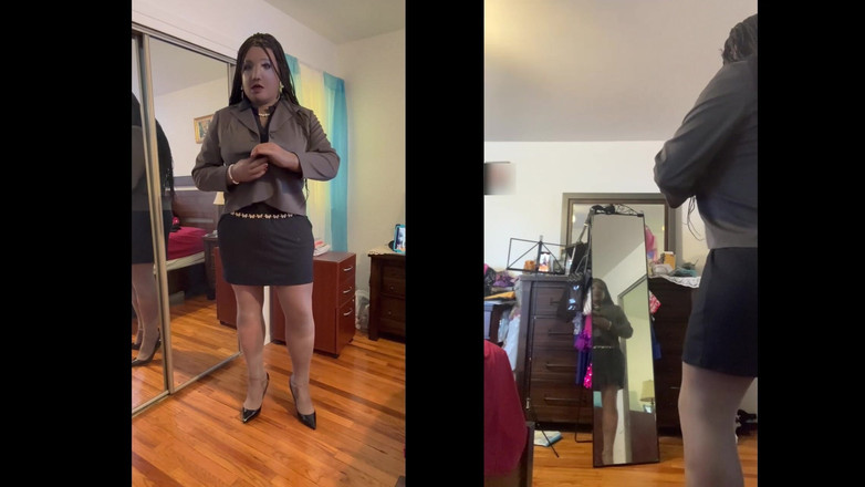 Deanna Doll: 穿着专横商务礼服的黑人女郎danae