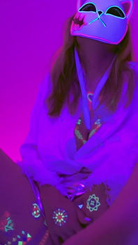 Neon Glow - Peitos Enormes, Gostosa Mascarada Vai Selvagem Solo Se Masturbando Com Anime Moans - Lilykoti