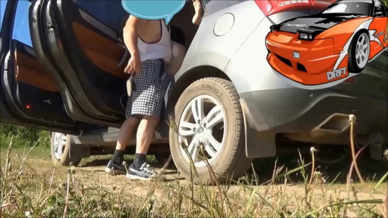 StrongSrg: Un fan a cerut să o fută chiar lângă mașină