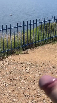 Публичный засвет хуя - девушка помогает мне кончить в горах