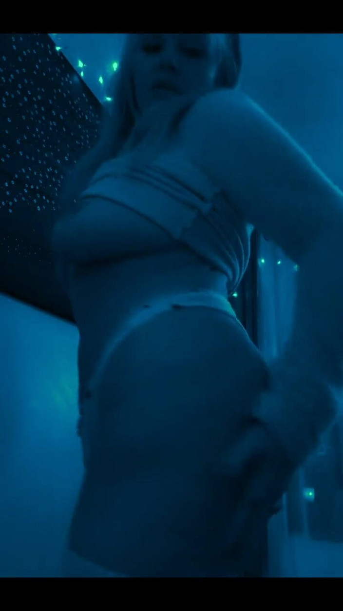 PaintedRose: Erotyczne striptizing