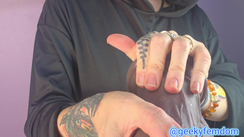 Geeky Femdom: Grite virgem brecha