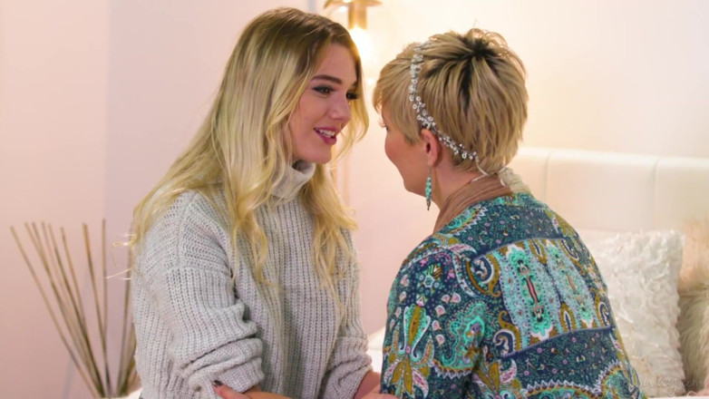 Girlsway: Girlsway - awek panas memanggil adik tirinya yang lewat untuk panggilan...