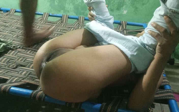 Pooja Sexy: Chơi trò chơi tình dục