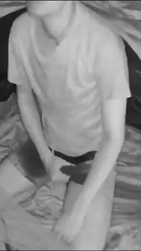 Während Seines Entdeckt Ein Typ Einen Jungen Camper Und Unterwirft Ihn