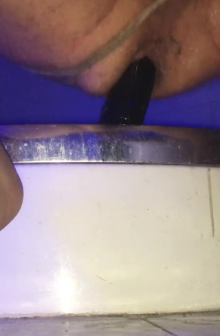 Mia Fuckdatass: Banci dalam kesucian mengongkek pantat dengan dildo hitam besar