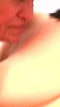 자지를 빨고 따먹히는 미시 밀프