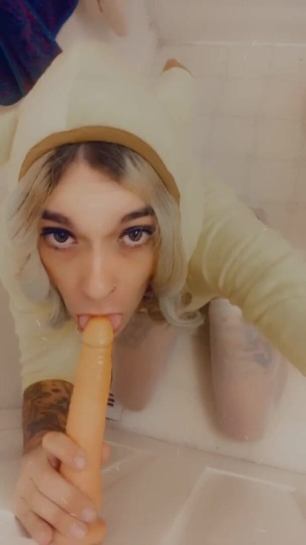CarmenMelatonin: Збуджена pikagirl любить секс