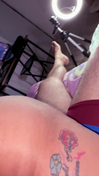 Seksi üvey kız kardeşim Dafri'nin sıkı vajinasında büyük dildo