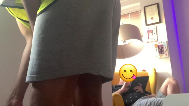 Hot dick in your ass: Расписав стену, я возбудилась и дрочила перед моим другом.