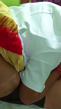 Doctorița indiană Kavya Sharma face sex incitant cu pacientul Robin pe Faphouse
