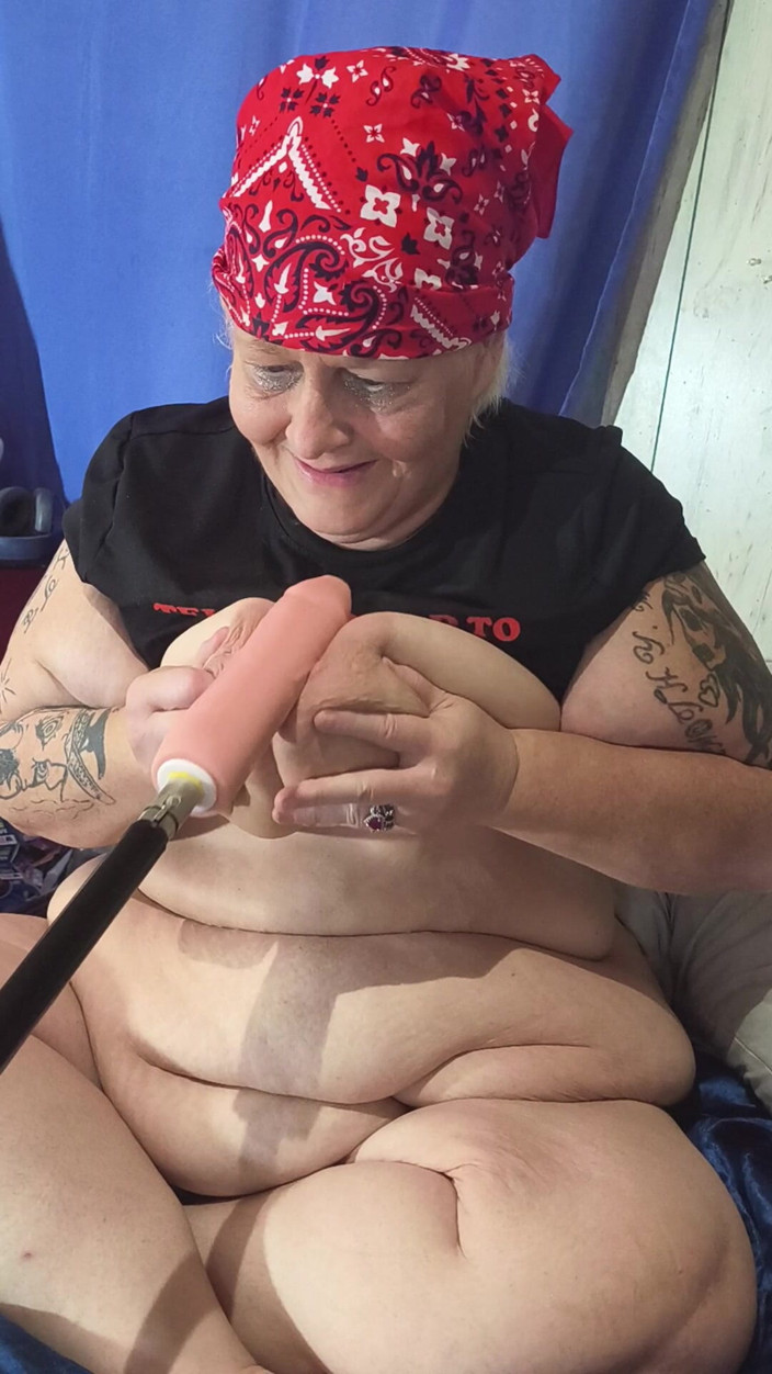 HerculesnVENUS: Dia Mesin Kongkek Tetek Dan Dia BlowJob Maksudnya
