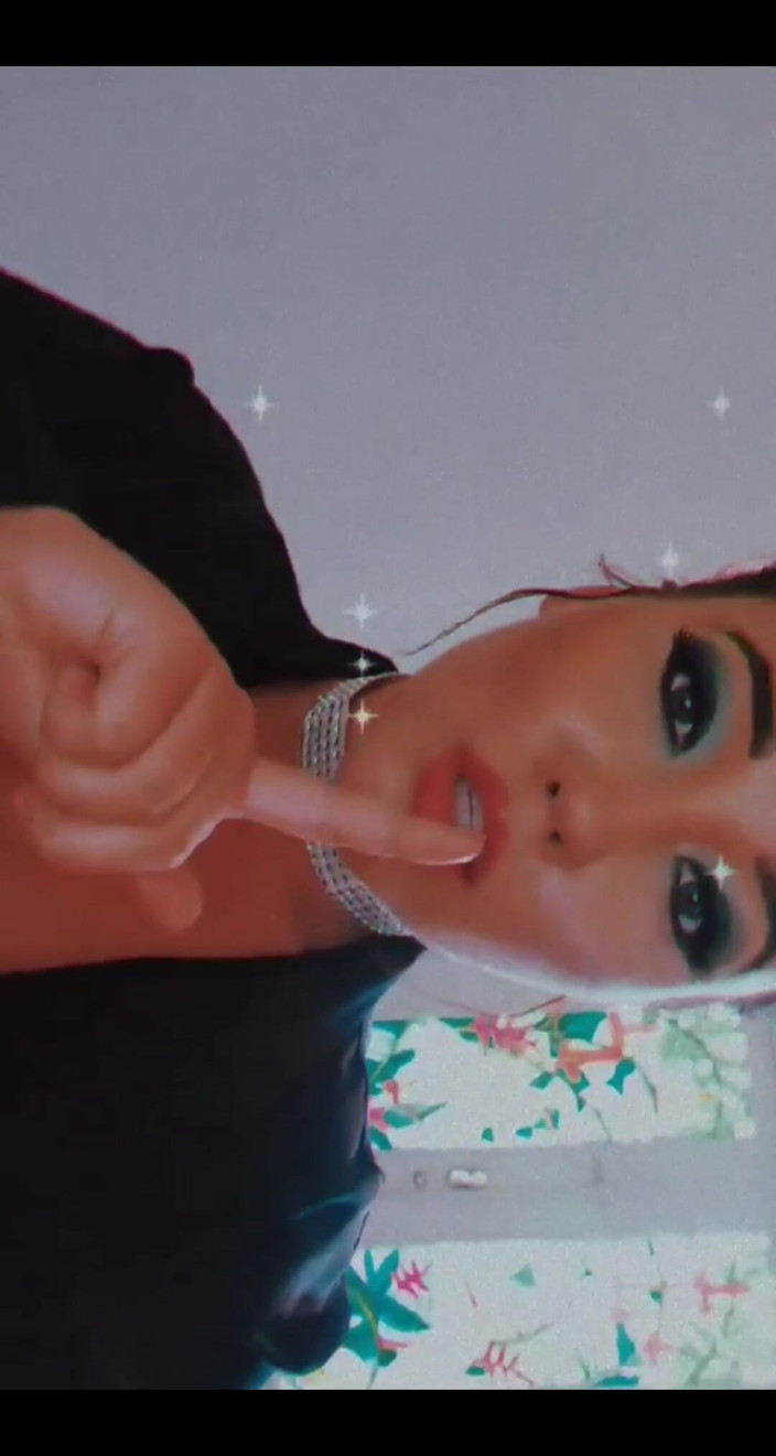 Annabelle Rogers: 자지와 발 뒤꿈치에서 즐기는 재미