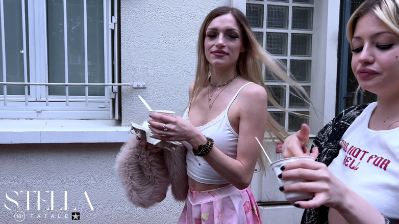 Stellafatale: Lesbianas juegan con helado de tetas, culo y lamiendo coño