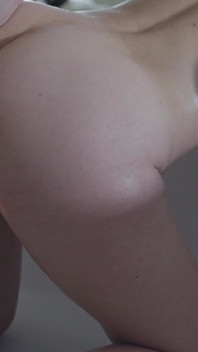 Schüchterner dünner teenager erste analdildo-masturbation