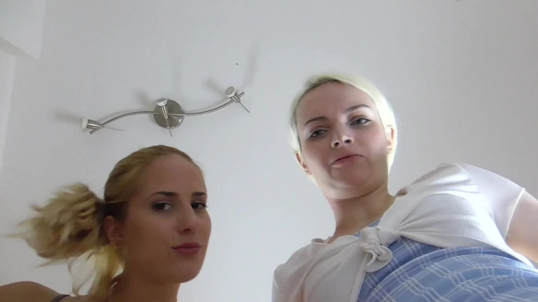 Femdom Austria: Spittoon blond lesbijek!