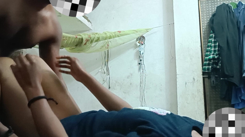 SanskariGirl1: Gadis Perguruan Tinggi Diminyaki Dan Pantatnya