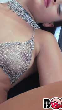 Sexy Sinstar Fickt Ihre Muschi Am Pool Mit Dildo