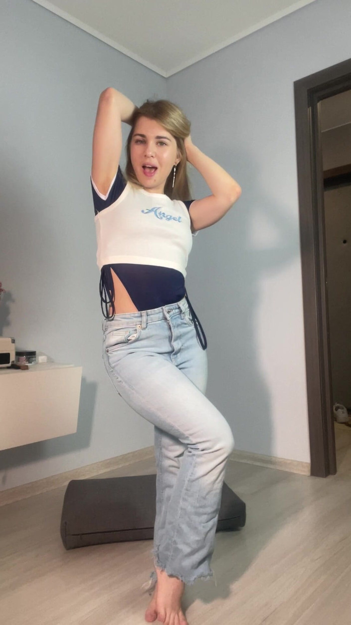 Misty Phoenix: Step-mother Helps Step-son Cum by Peeing in Front of Him