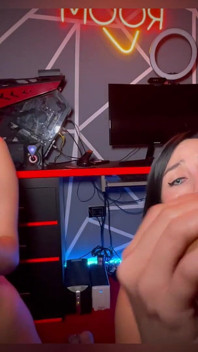 Orgia POV Com Dildos Da BBC E Duas Lésbicas Muito Excitadas - Sweetkimmi