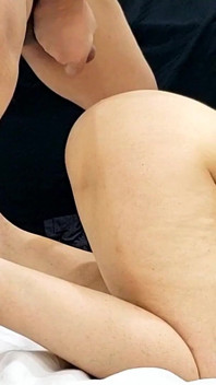 Schwangere MILF-stiefmutter mit riesigen dicken titten reitet schwanz des stiefsohns Dann fickte er sie so hart.