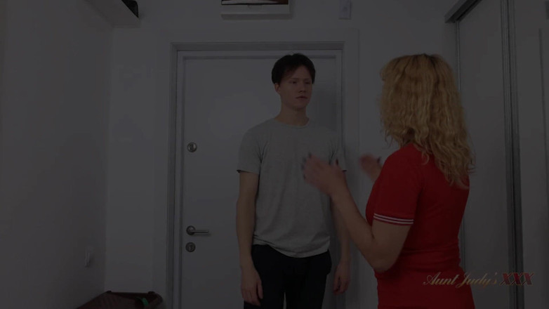 Aunt Judy's XXX: AuntJudysXXX - Mẹ kế già hứng tình Krayana cần giúp đỡ với...