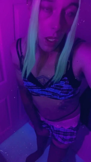 CarmenMelatonin: Sexy ragazza del college ama scopare