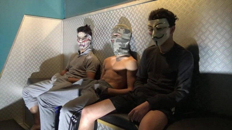 Gaybareback: Francouzský chlápek kouří 3 hetero bulharky