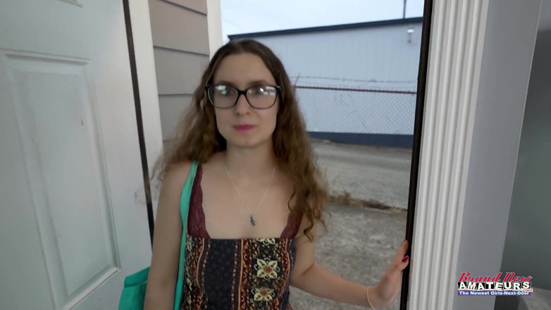 Brand New Amateurs: Teen nerd viene per l'audizione succhia il cazzo e scopa...