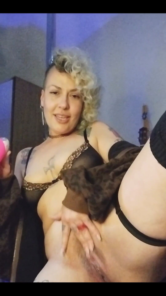 MariLou Moreira: Come Watch Me Have a Super Intense Orgasm and Moan...