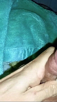 Tvůj oblíbený penis, nadržený a nadržený, přichází cítit a vyvrcholit se mnou.