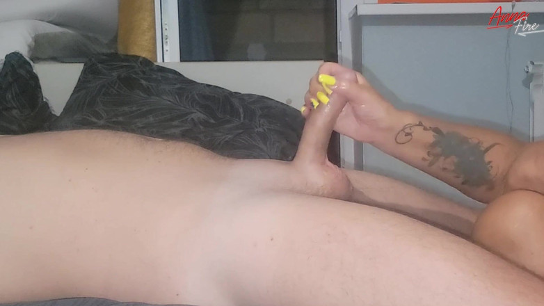 Anna Fire: Taboe aftrekken met olie veroorzaakte beenkrampen bij stiefzoon tijdens orgasme