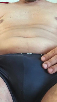 La media hermana no sabe que le presté las bragas tanga. Yo con ellas y las dejé ir con un montón de