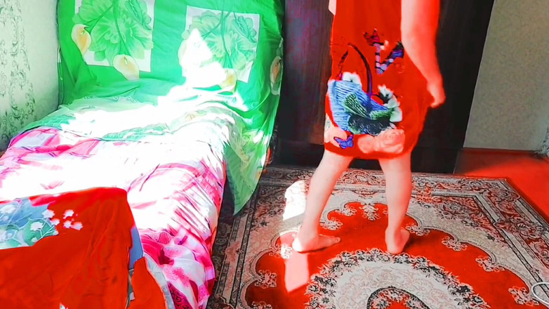 Kitty_Cross: Çarpıcı kadın kılıklı kadın neon ışıklarında yavaşça vücudunu azdırıyor