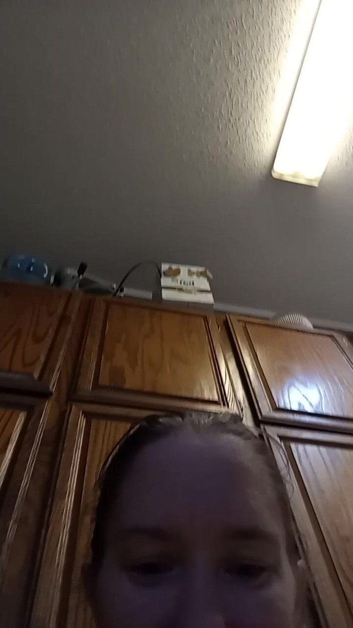 TinyLittleTease: 在厨房地板上玩耍