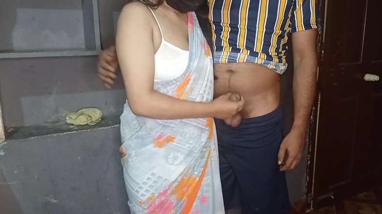 Neelima69: Mengongkek pembantu rumah India saya yang berpantat besar