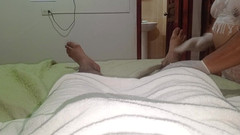 Milfta boohot: Olgun bir masaj, penisimi görünce tahrik oluyor ve beni mastürbasyon...