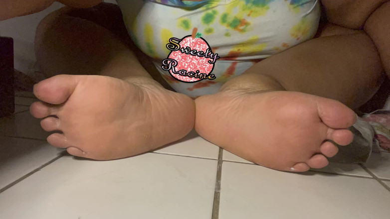 Sweety Racine: Sweety's Big Oily Feet
